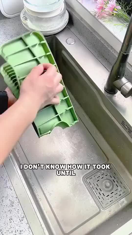 Finally, A Sink Mat That Knows Where the Water Goes