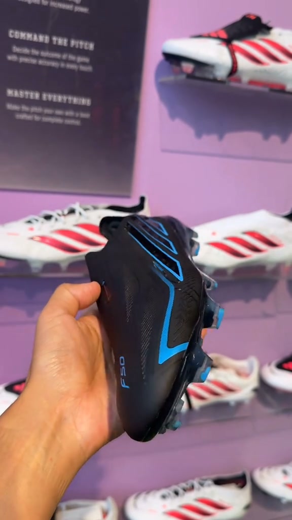 Uusi adidas F50: Musta versio