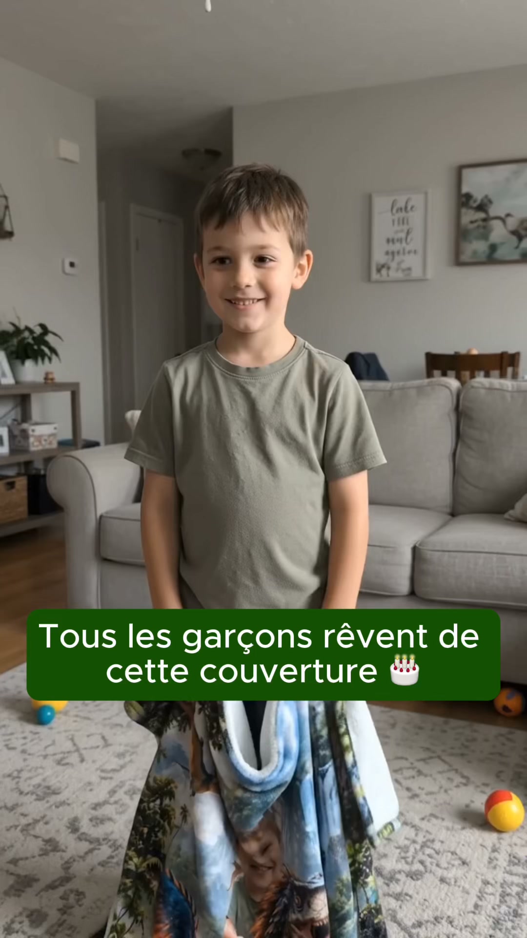 Son visage en héros dino sur son plaid