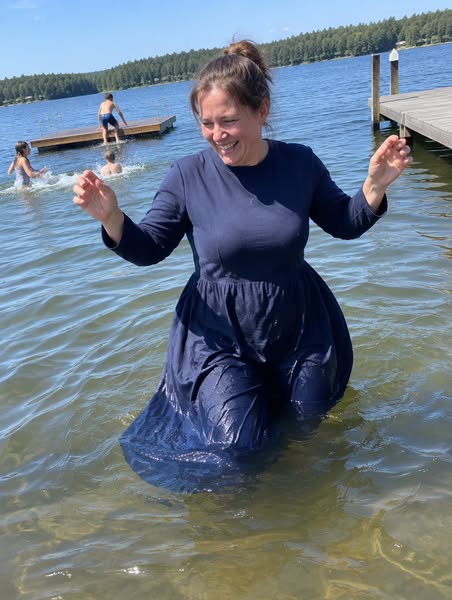 My Niece Posted 40 Photos From The Lake. I Was In One. From Behind.