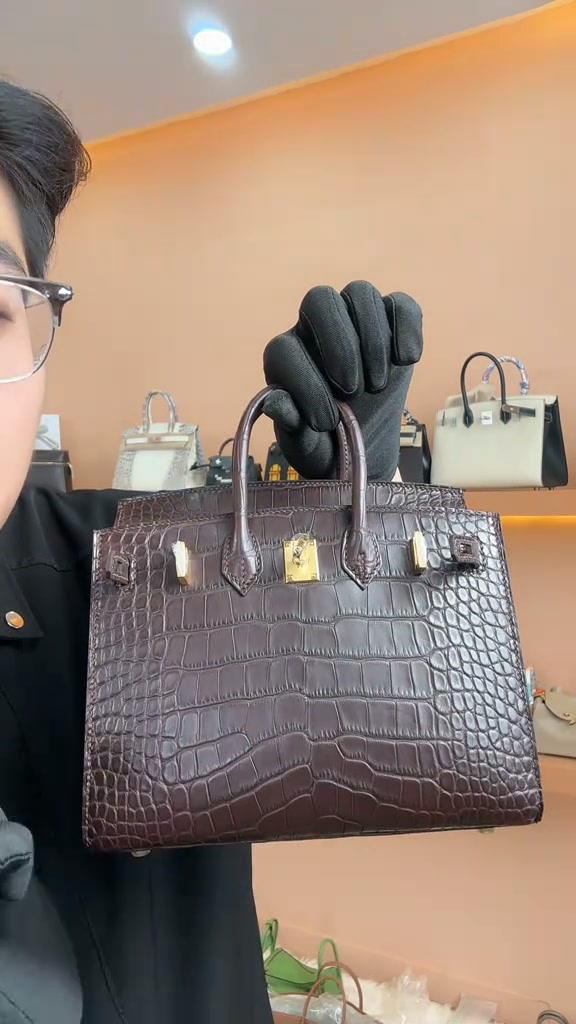 Finally, a handmade bag you can trust — no more cheap quality.