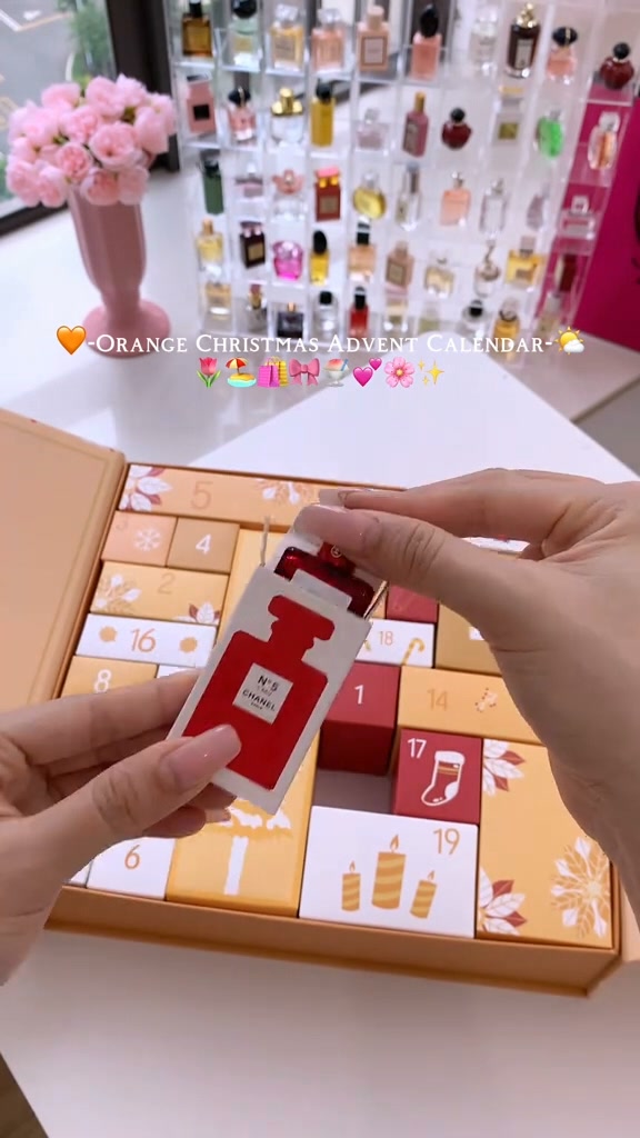 Christmas Advent Calendar with 24 Mini Perfumes