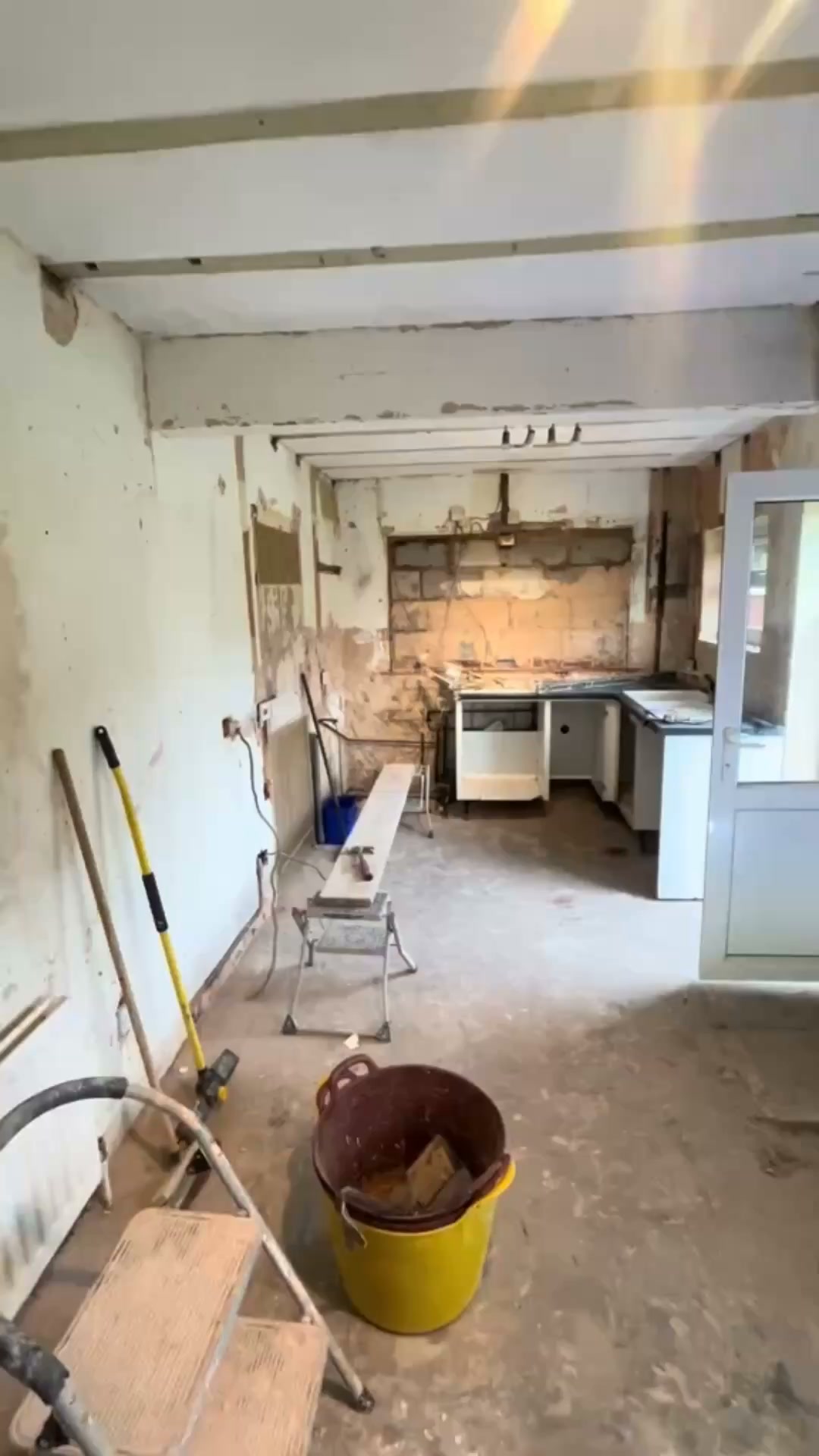 Refresh Your Kitchen With Professional Spraying