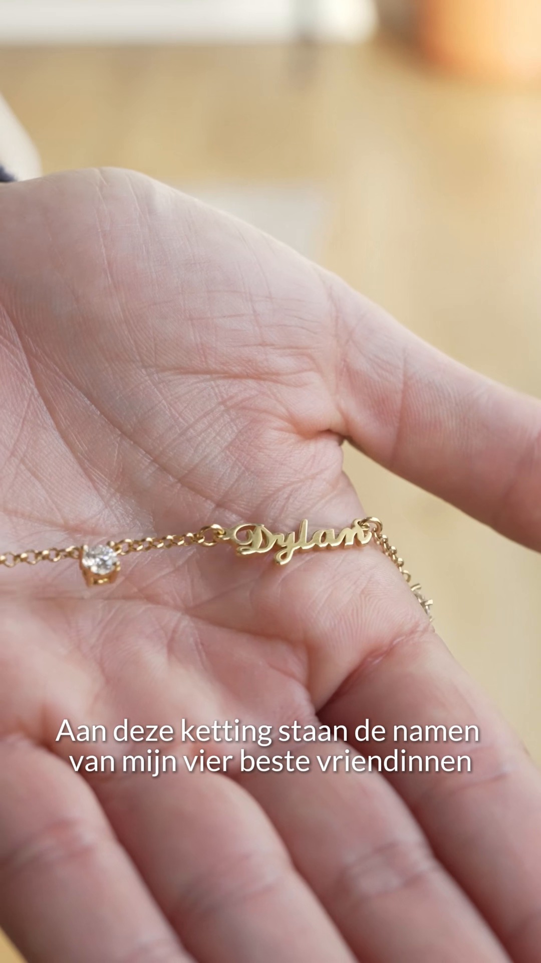 Stel jouw persoonlijke ketting hier samen >>