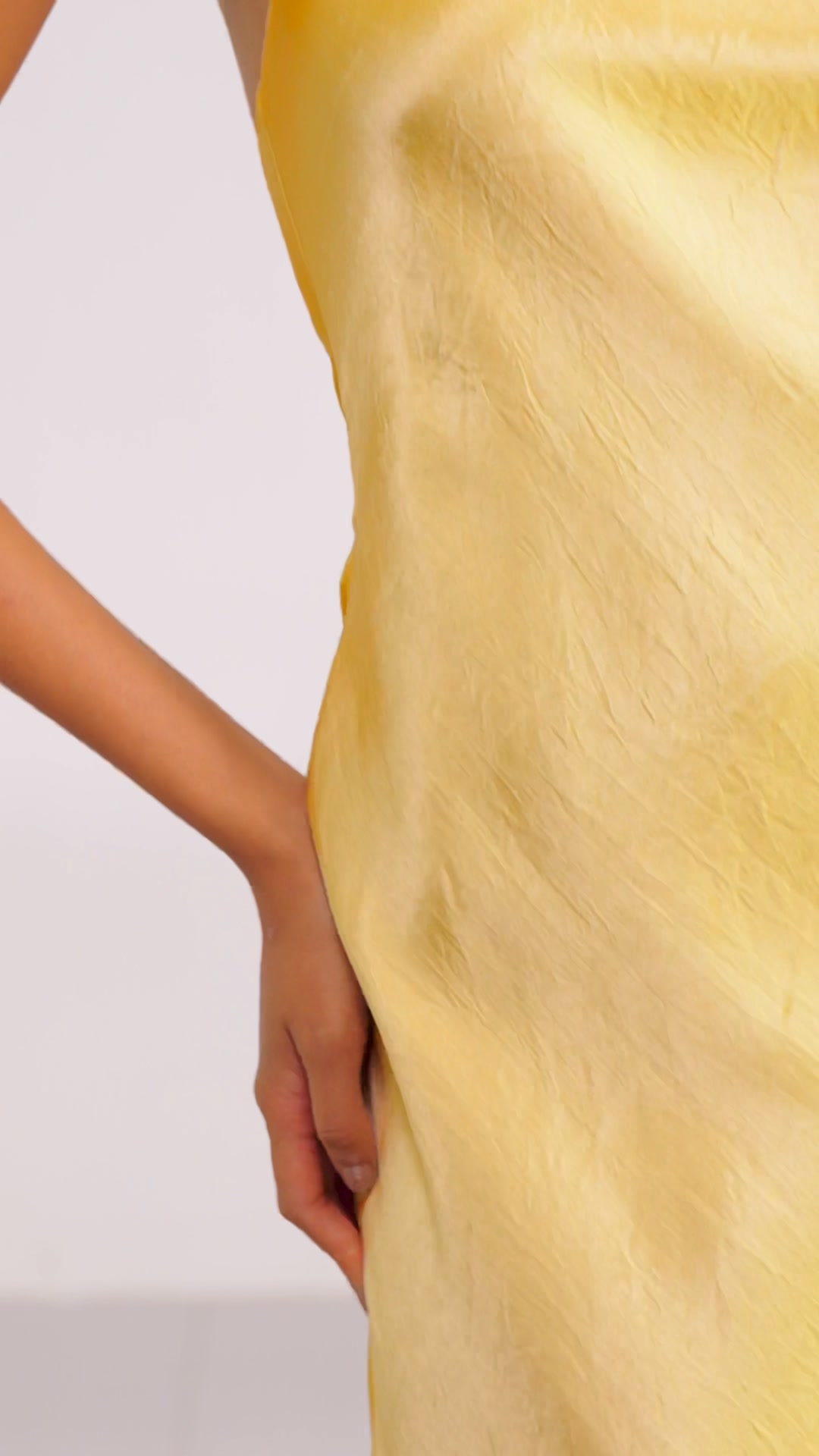 BACK KNOT HALTER SATIN MAXI