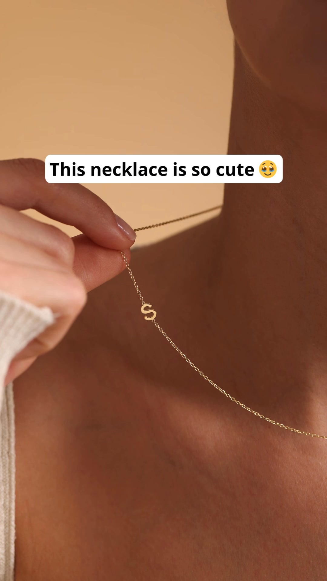Personalized necklace with side letters