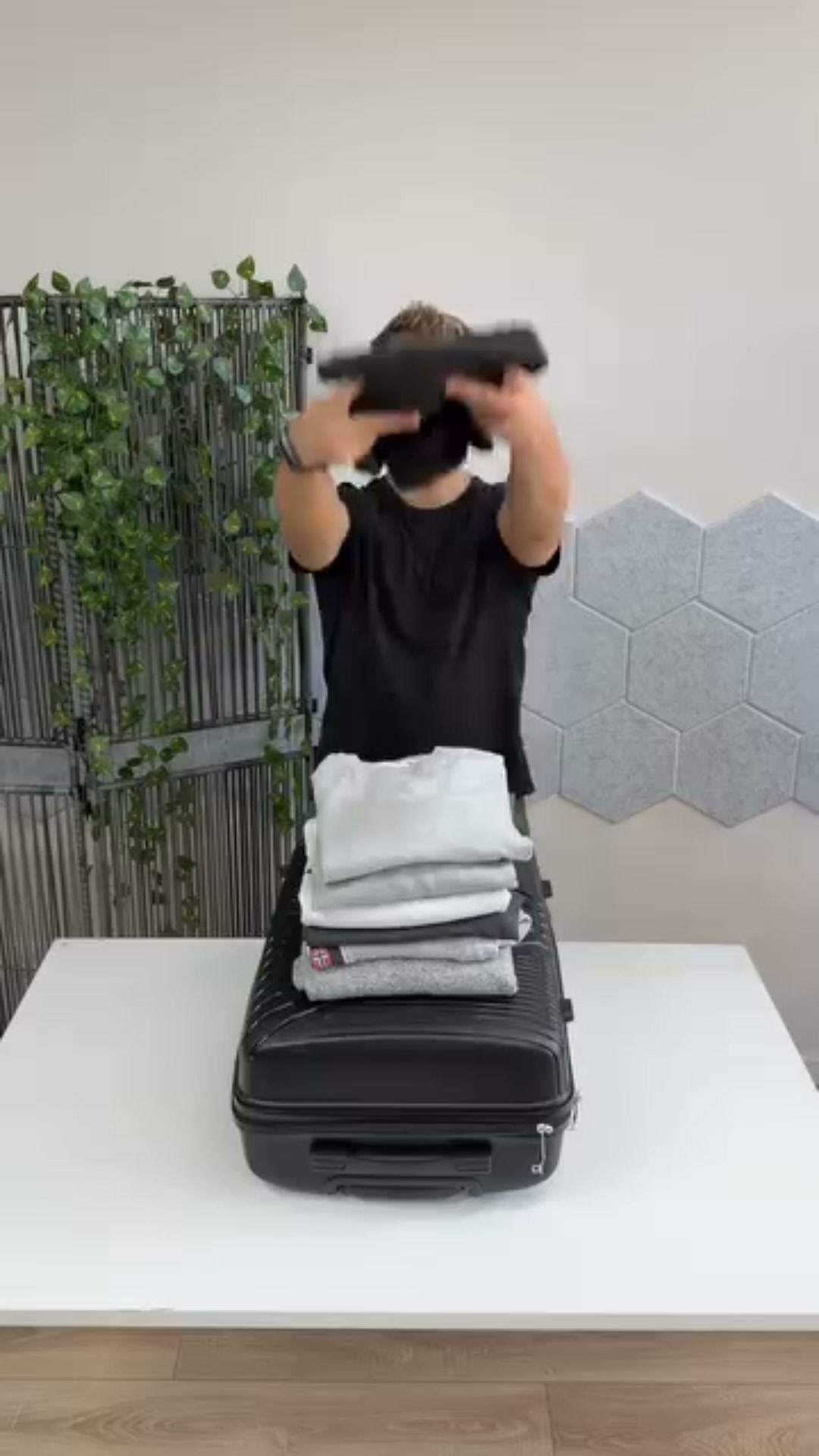 El truco para viajar con más ropa