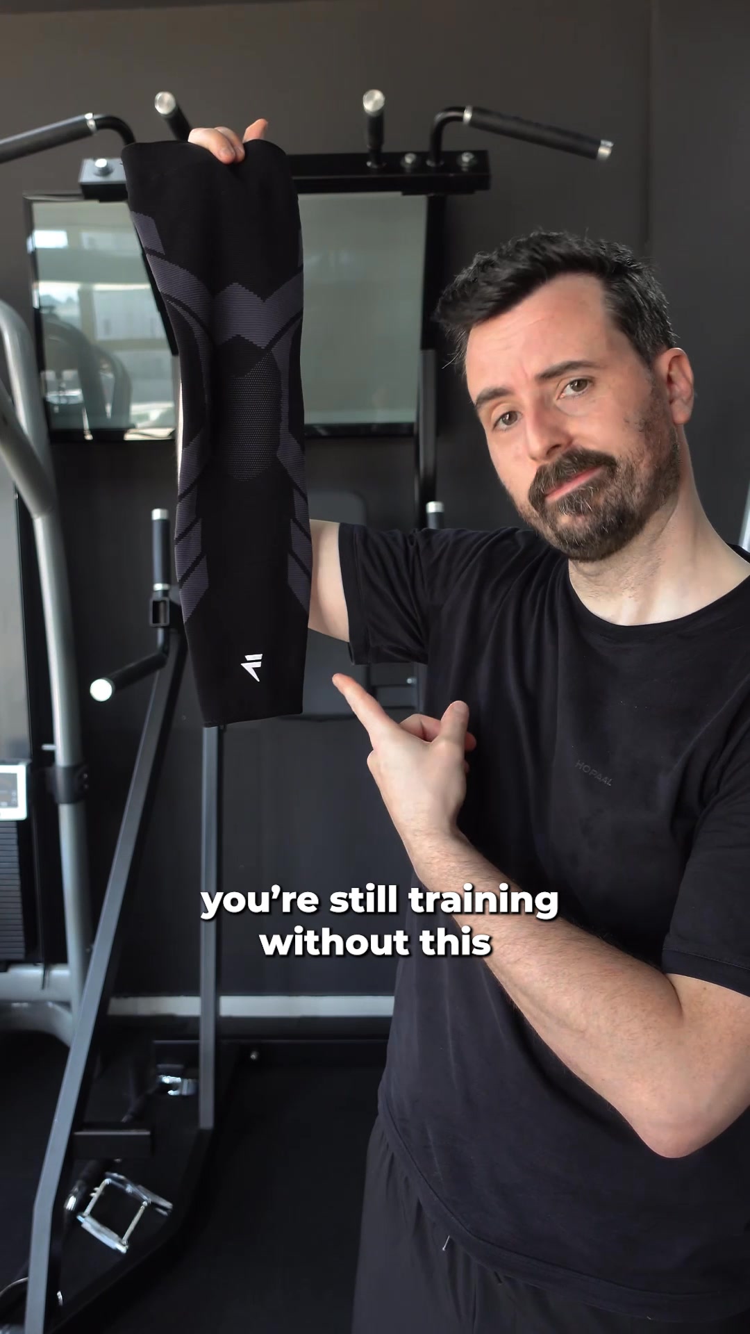 Relieves and protects knees