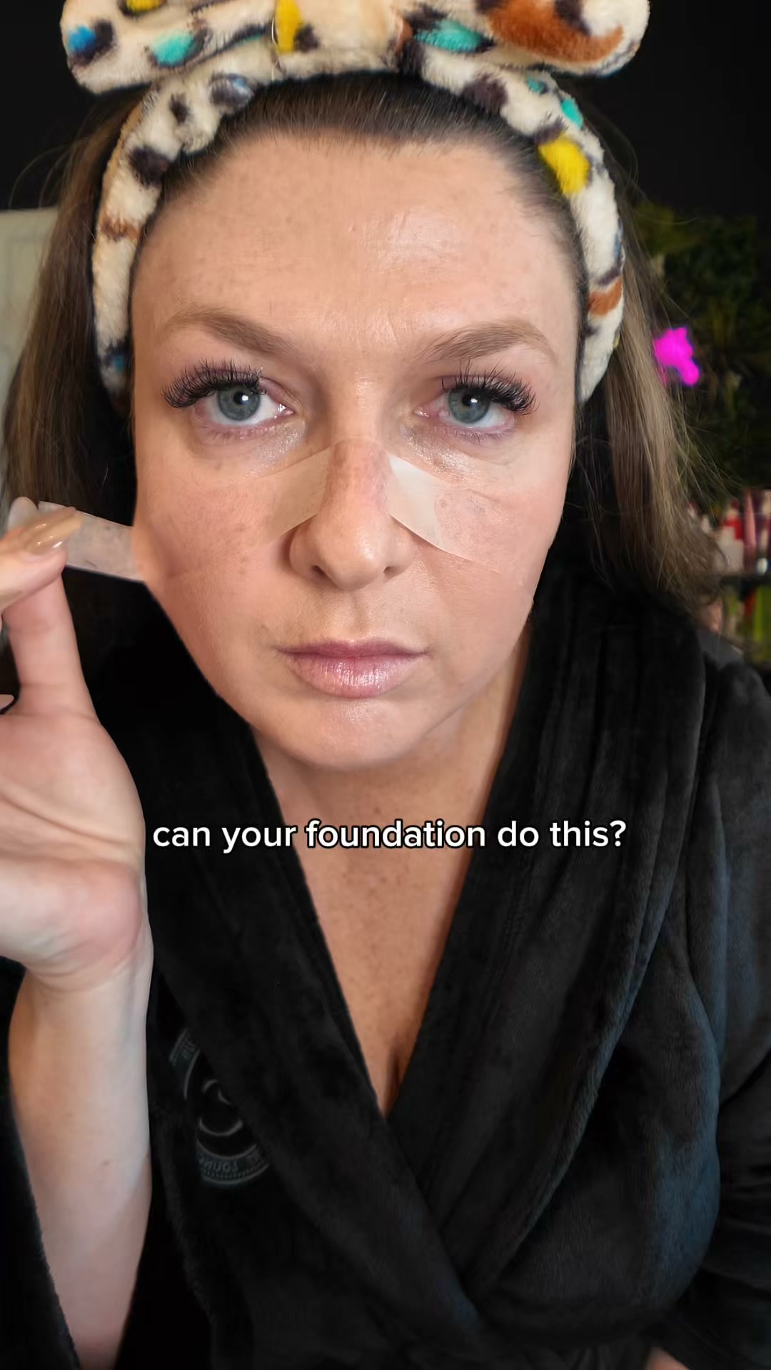 The viral color-adapting foundation