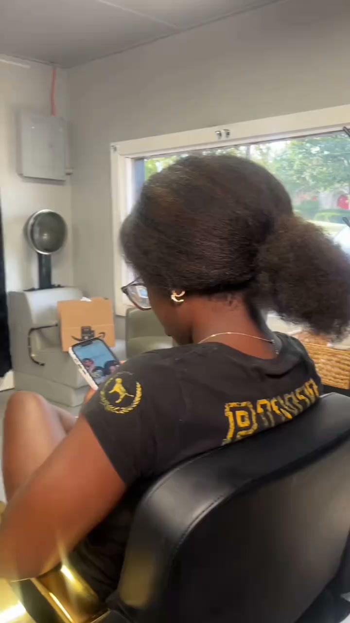 Anúncio de ISEE Hair Beauty