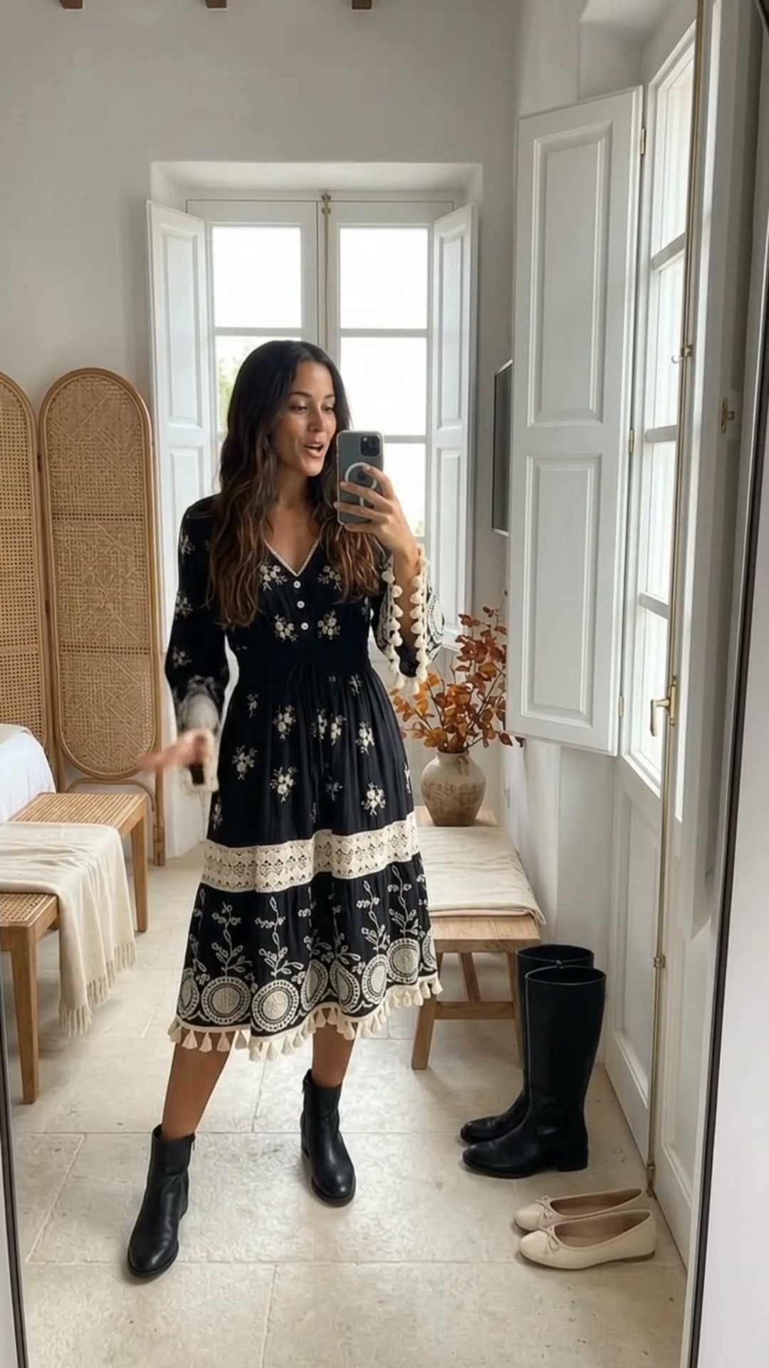El vestido negro que se nota en el detalle