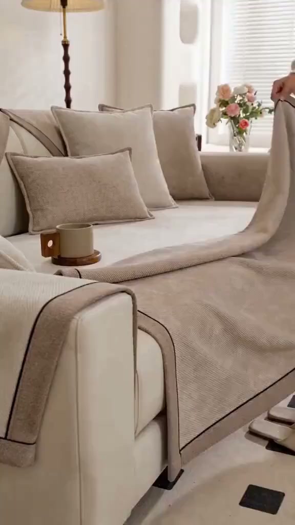 Schluss mit Flecken auf dem Sofa – der wasserdichte Chenille-Sofakissenbezug.