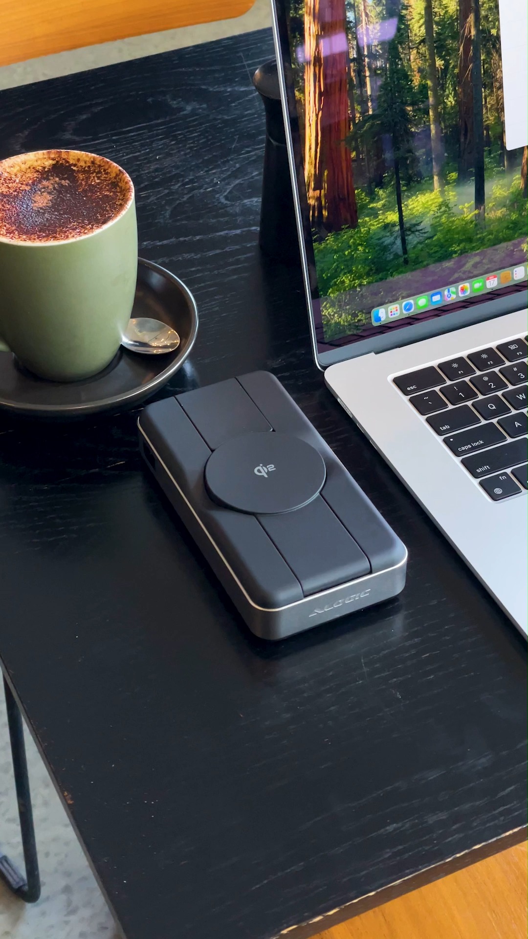 One Powerbank to Charge all Apple Devices