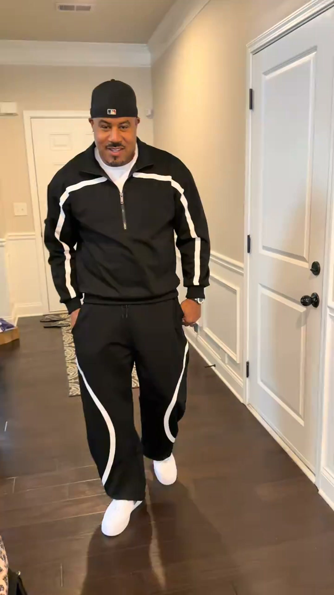 50% OFF – Men’s Contrast Stripe Half-Zip Tracksuit Set