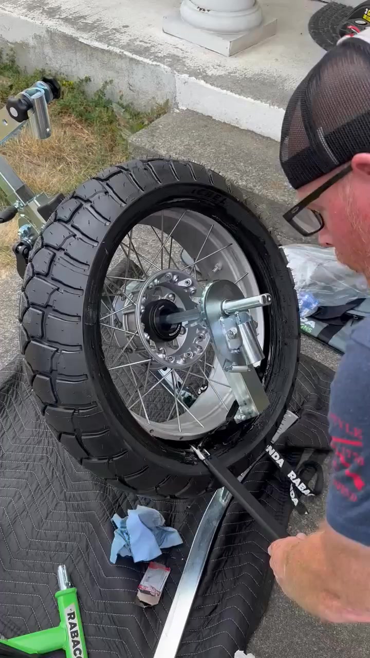 This is the easiest tire changer to use