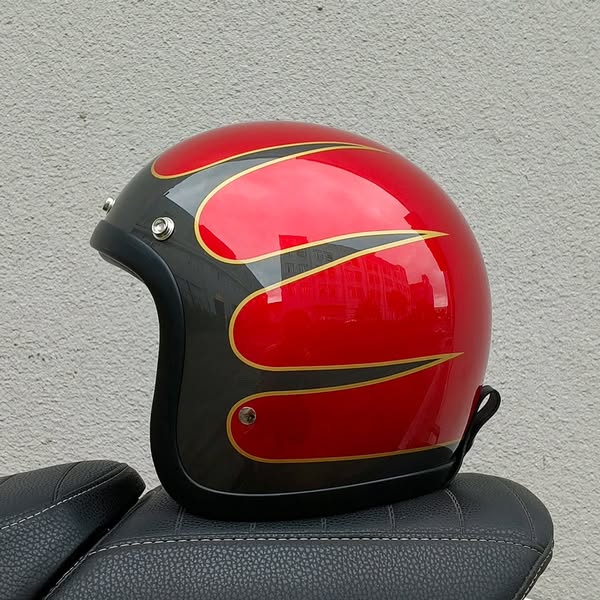 Retro Helmet - Flat Red