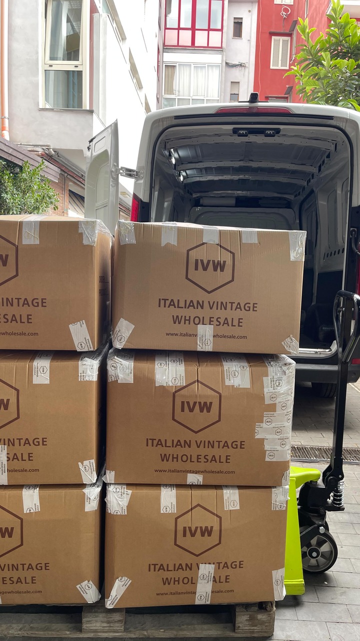 Anúncio de Italian Vintage Wholesale