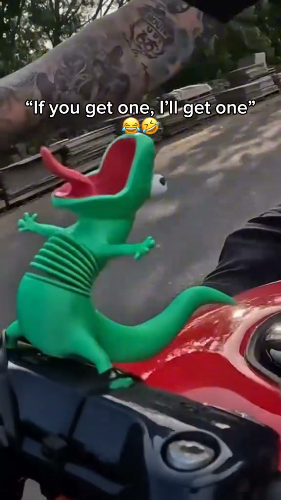 Screaming Gecko Handlebar Buddy