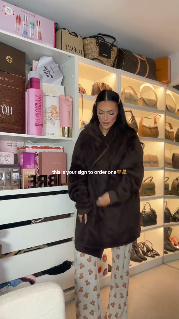 Your Favorite Blanket is Now Wearable! Stay Cozy This Season for Under €17.！
