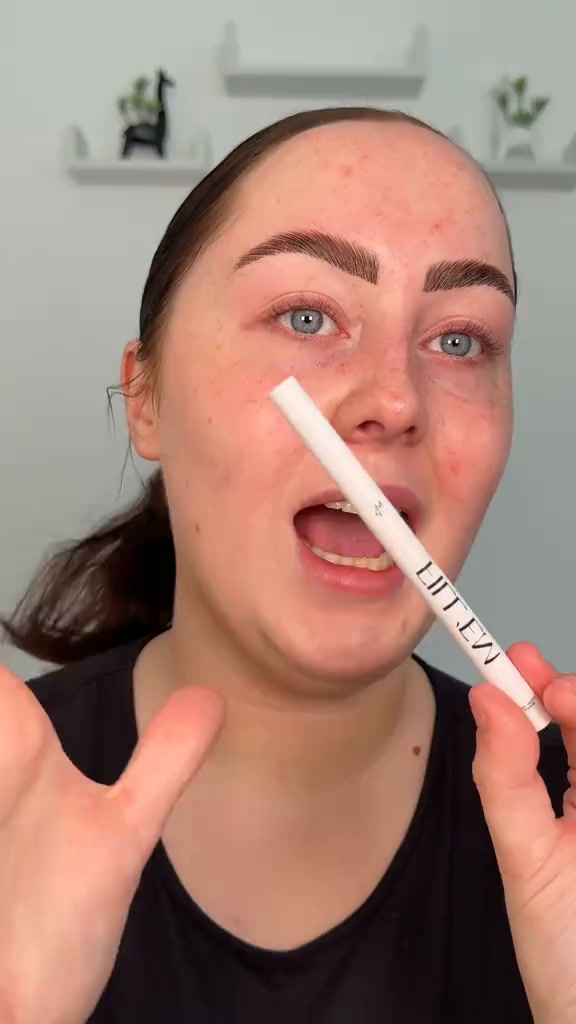 The brow pen that draws hair, not lines.