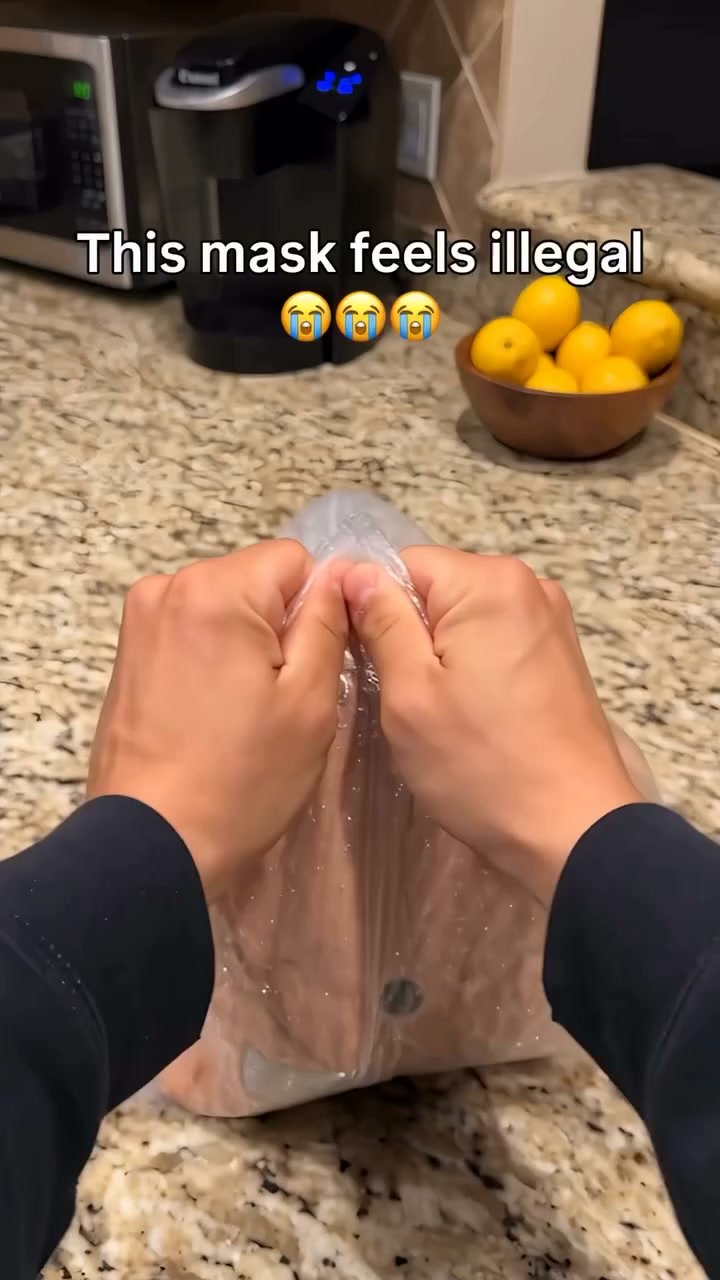 Uncanny Smile Reaction Mask – The Wildest Halloween Prank You’ll Ever Pull!