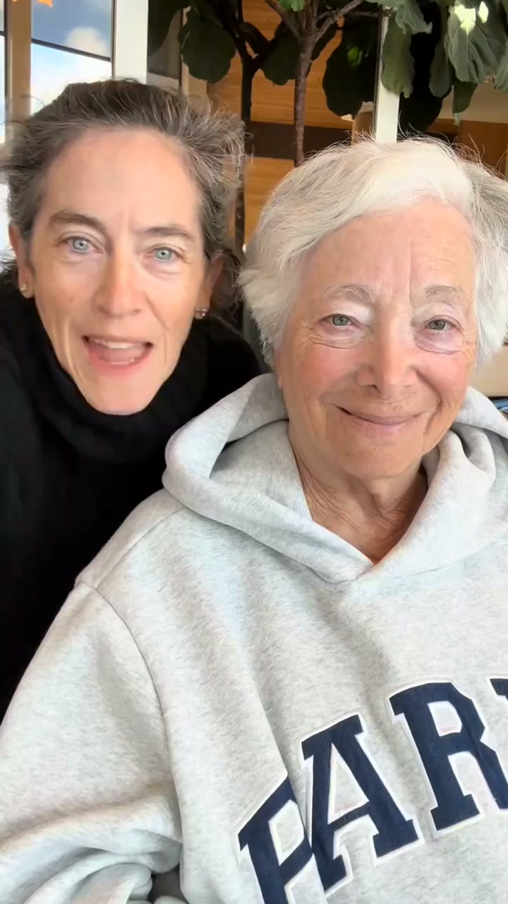 Anúncio de Dr. Emily Carter, MD