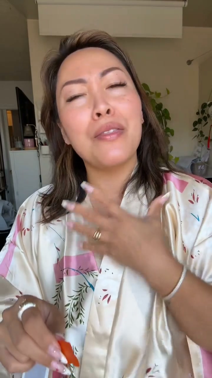 Visible Glow & Even Tone in 4 Weeks