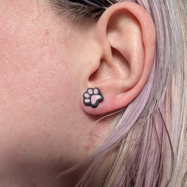 Paw studs