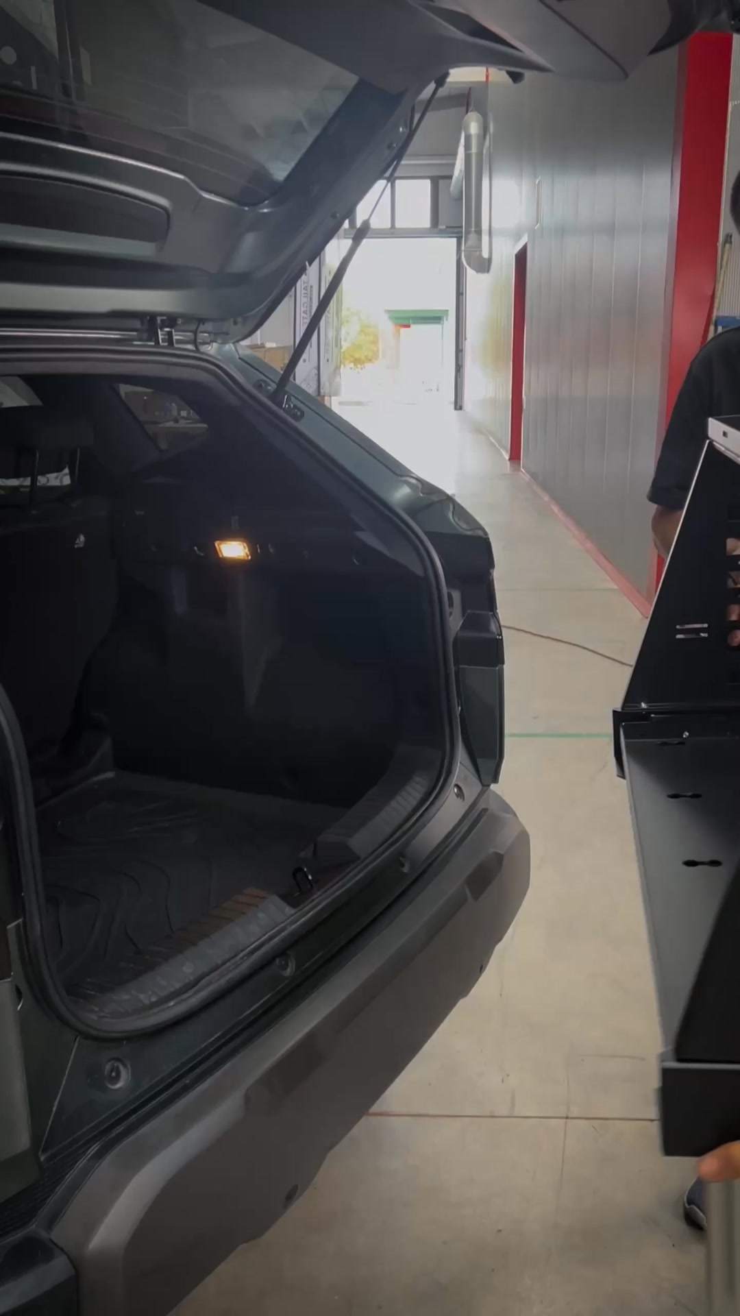 Latitude™ - The Multivehicle Cargo Slide | Tailgate Gear