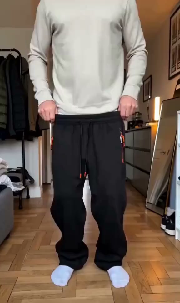 Stellen Sie sich vor: Sie ziehen diese Hose an – und fühlen sich sofort warm, bequem und beweglich.