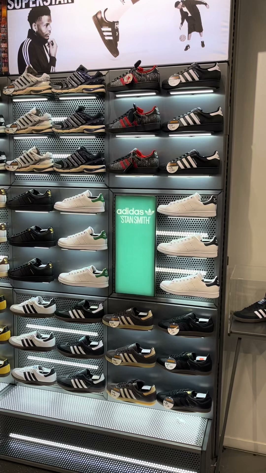 Classic Stan Smith + 3 Free Socks