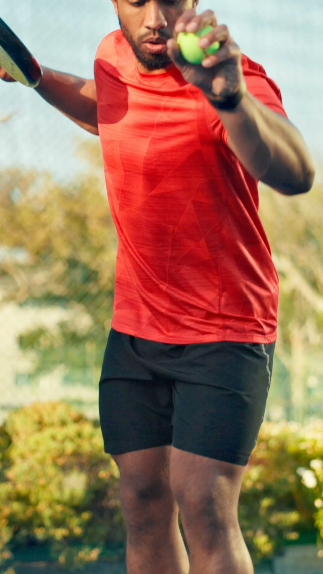 Die biomechanische Ärmelbandage für dein Padel-Spiel!