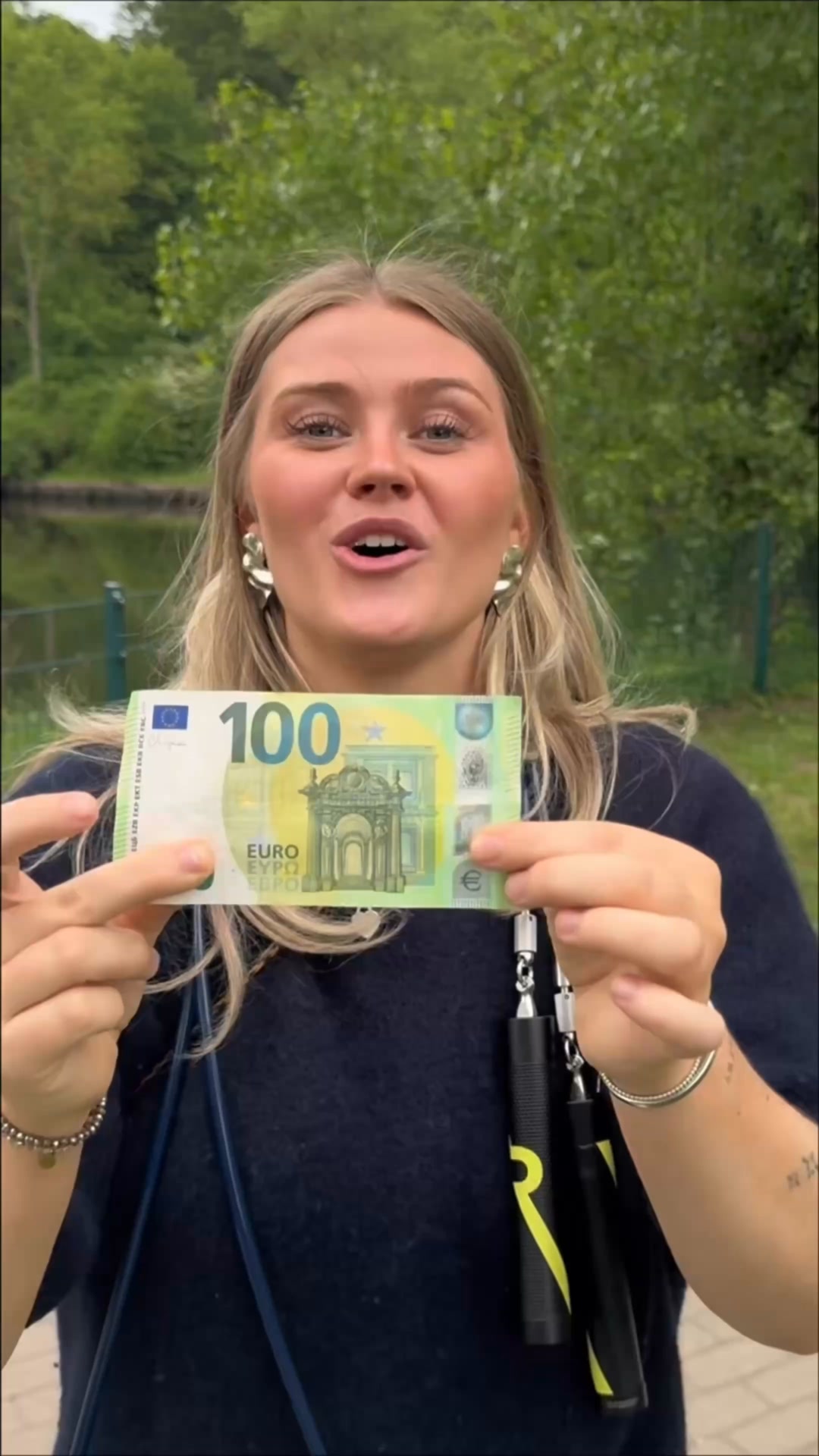 In nur 1 Monat, deine gesamte Fitness transformieren? Absolut möglich mit dem Springseil von Everjump. Denn 10min Seilspringen entsprechen 3