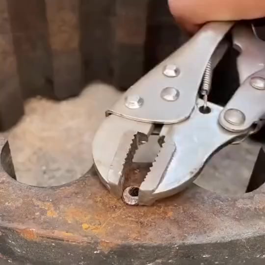 Broken Head Screw Removal Tool