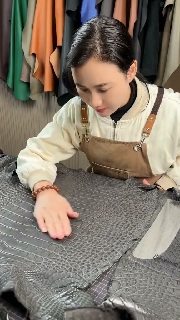 Your Personal Luxury Bag Advisor