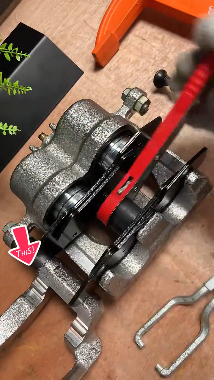 360° Rotating Ratchet Brake Caliper Tool