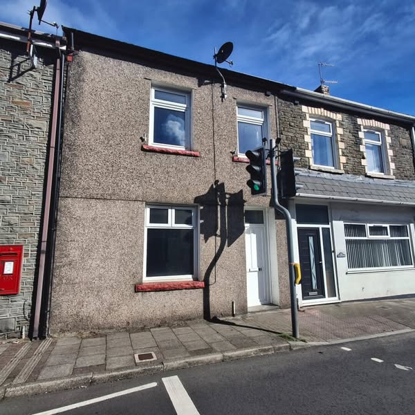 Robert Street, Ynysybwl