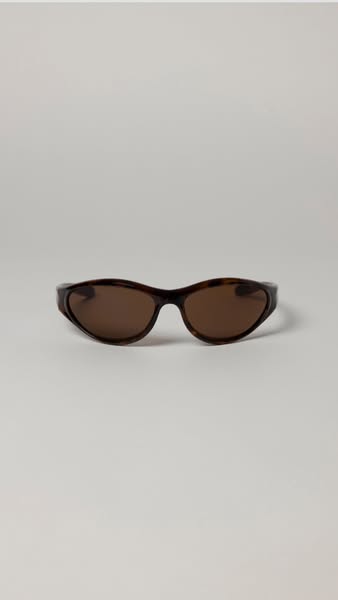 The G Sunglasses in Tort