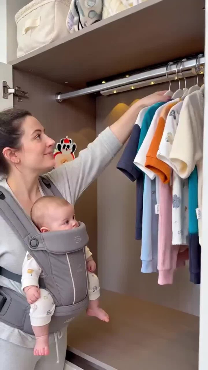 Rotating V-Shaped Accessory Hanger