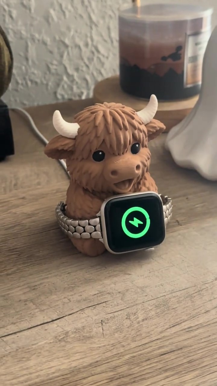 Cute Highland Cow Apple Watch Dock