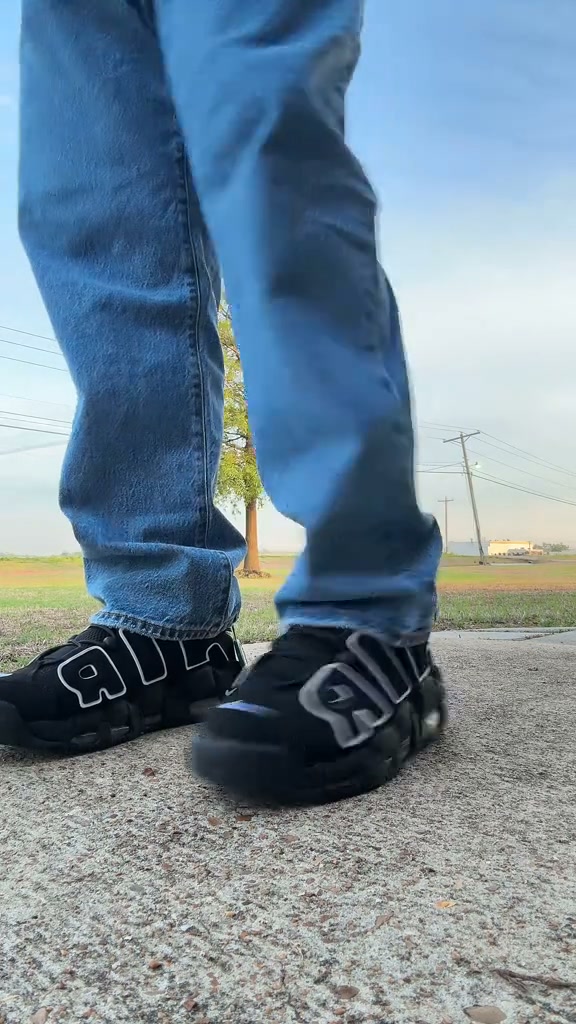 Iconic Air More Uptempo + 3 Free Socks
