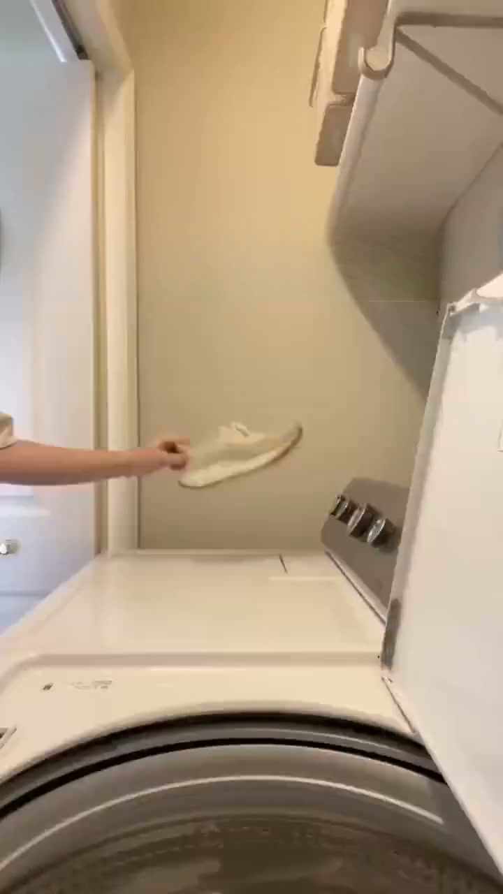 Clean trainers. No effort.