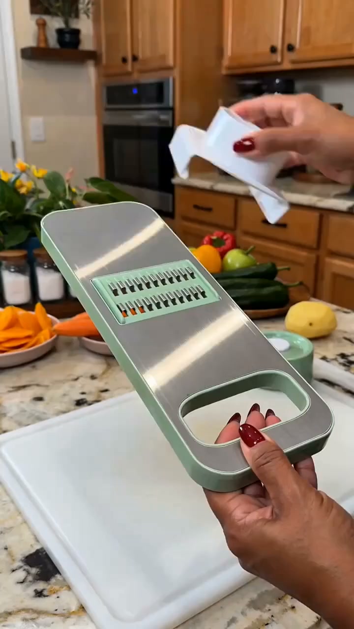 Multifunctional Kitchen Chopper with Hand Guard – 5
Blades, Non-Slip Base & Quick Vegetables Chopping