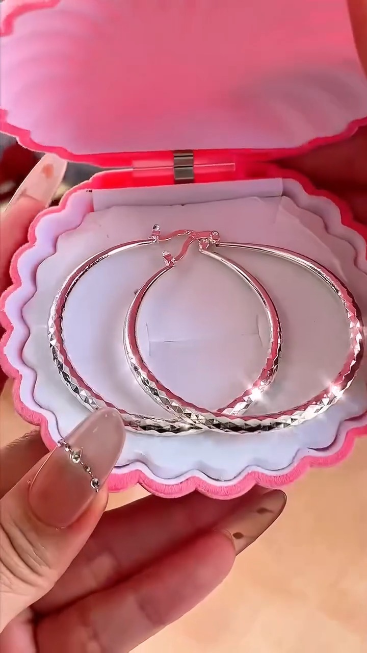 Kaufen Sie 1 und erhalten Sie 1 gratis (2 Paar)Diamantgeschliffene Creolen für Damen – Elegant, funkelnd