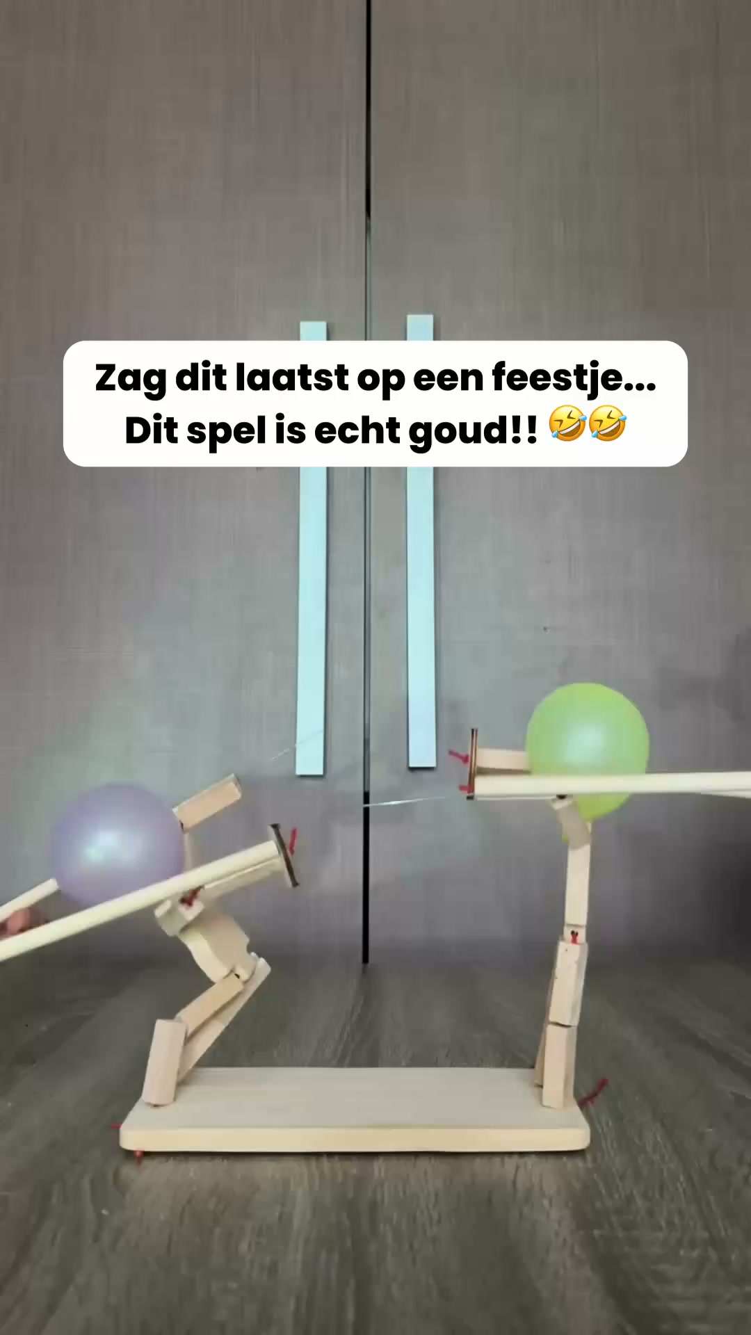 Twee spelers. Eén ballon te veel.