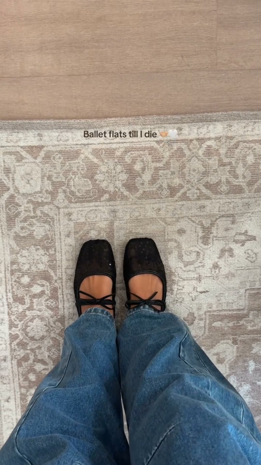 Die Spitzen-Ballerinas, die feminine Eleganz und leichten Komfort vereinen.