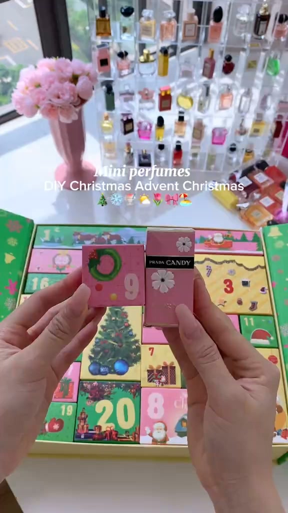 2026 green Christmas Advent Calendar 25 mini perfumes