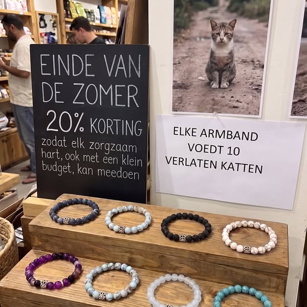 Draag hoop. Voed een kat.