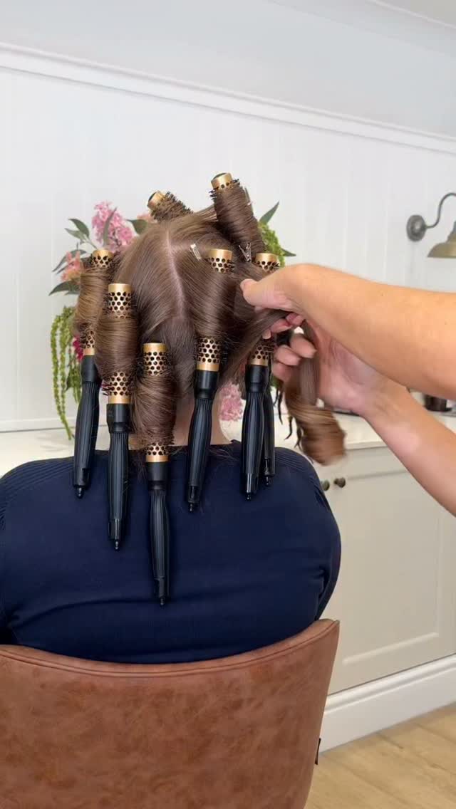 Anúncio de Freya's Bouncy Blowdry's