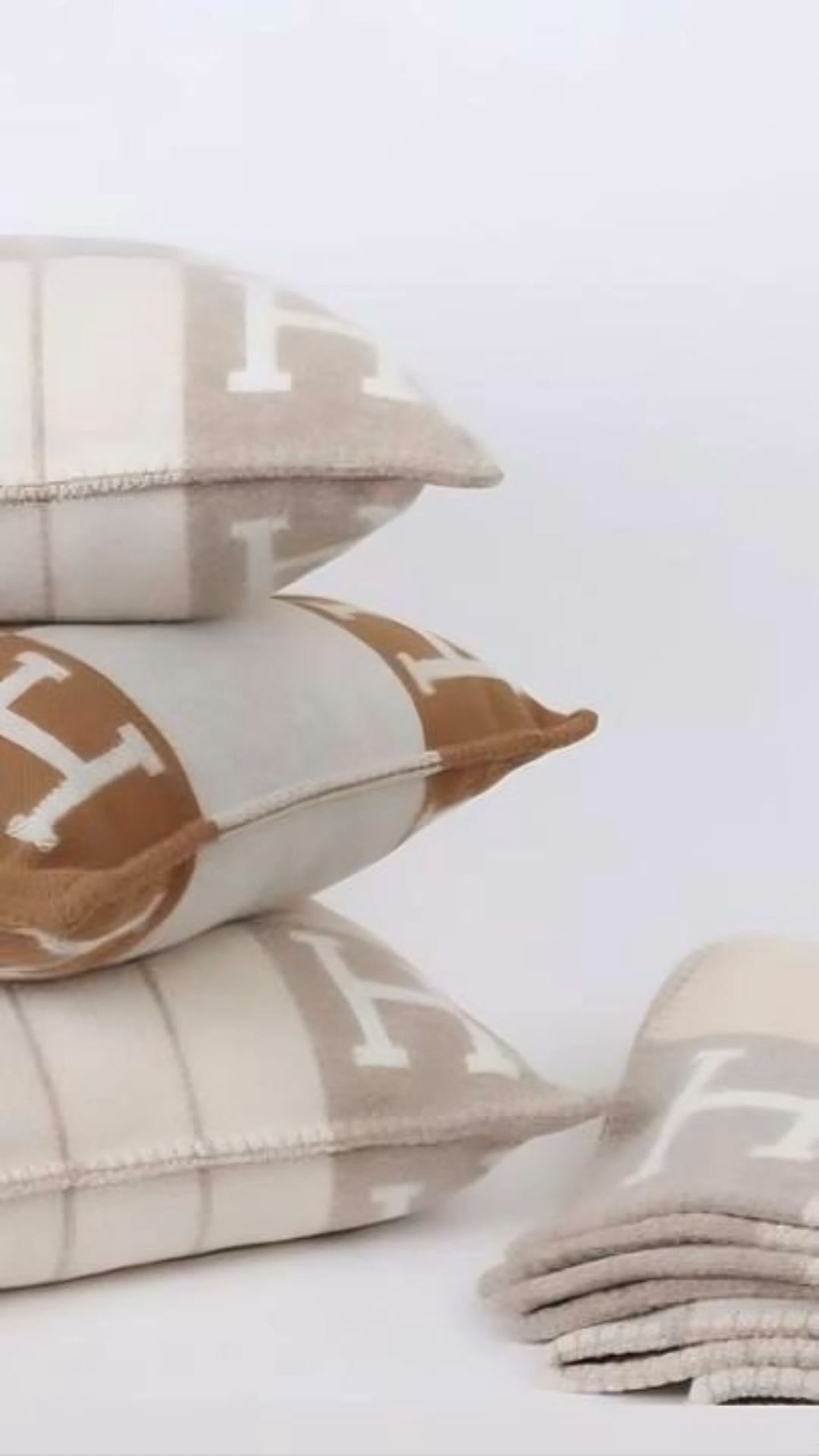 FREE SHIPPING & RETURNS